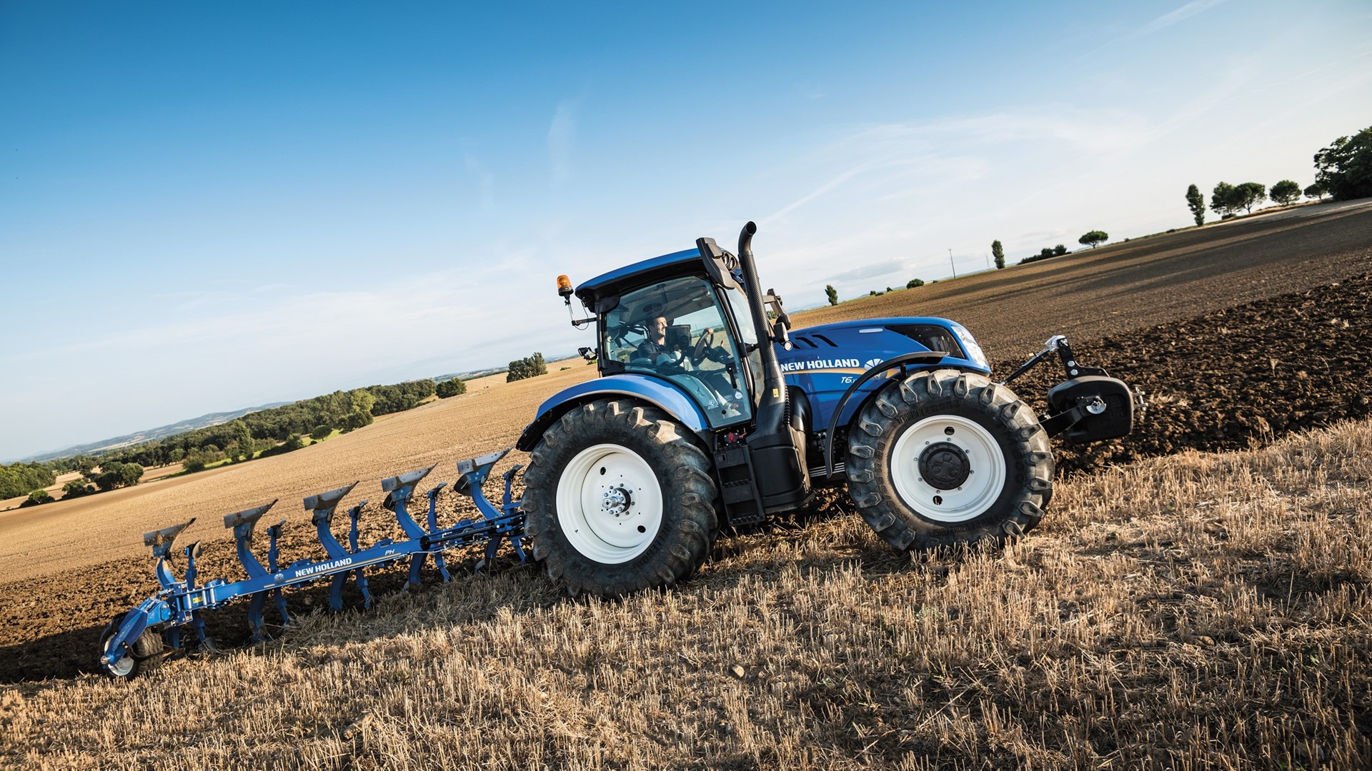 New Holland Agriculture widens extensive T6 tractor range with unique 6- cylinder T6.160 Dynamic Command