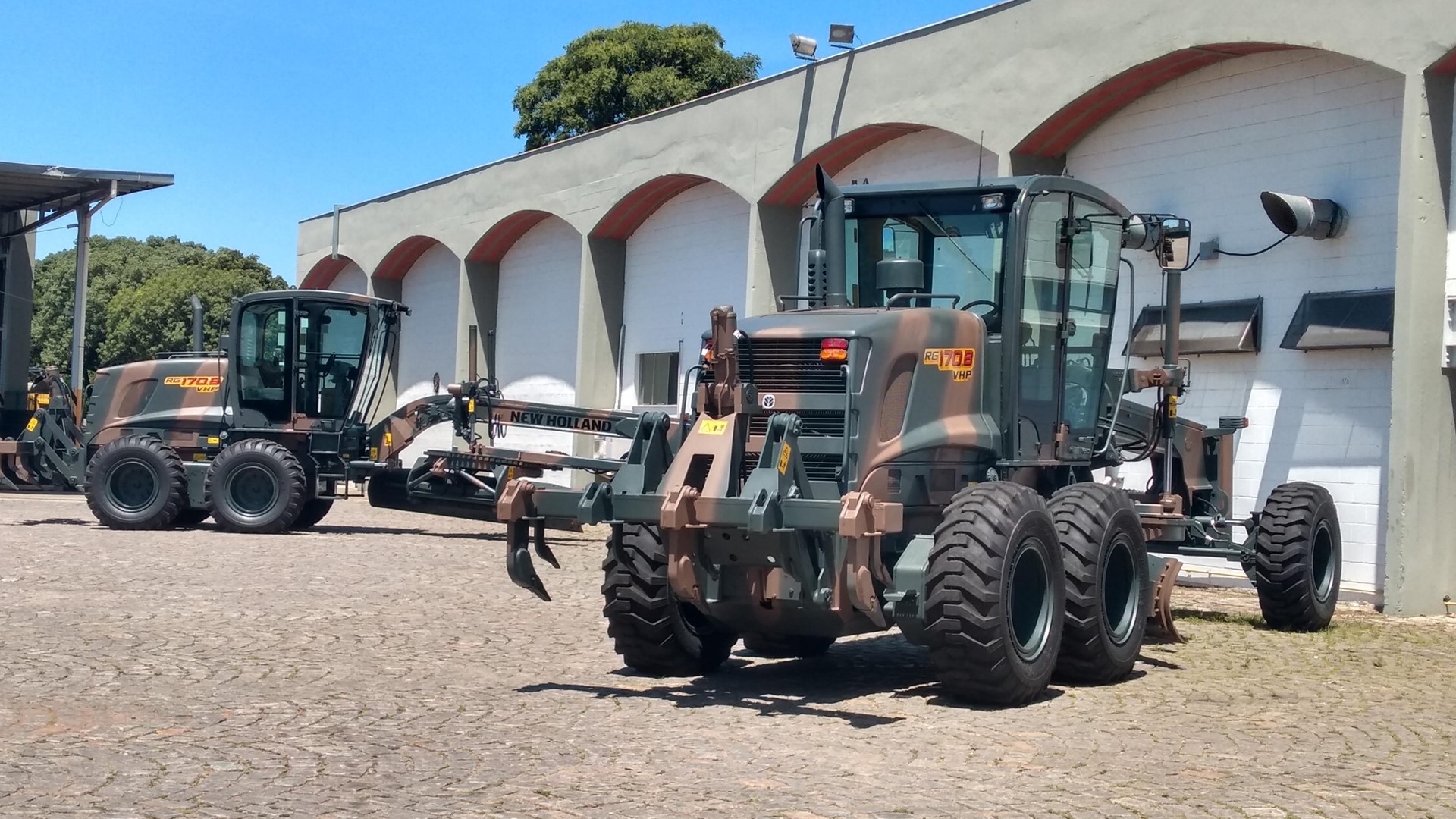 Motoniveladoras New Holland Construction auxiliarão infraestrutura na Bahia e em Minas Gerais