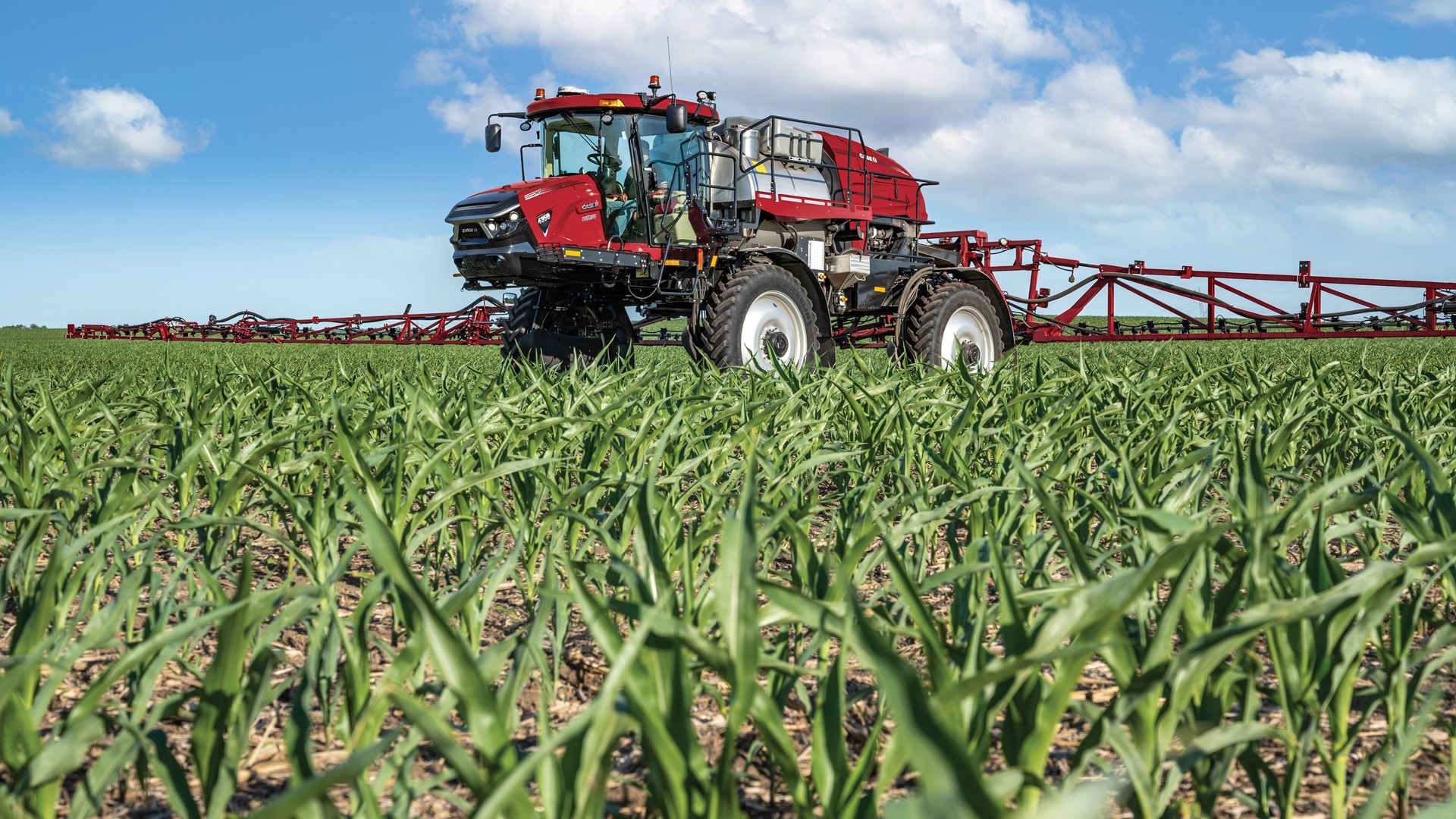 The high-efficiency Case IH Patriot® 50 series sprayer offers consistent and accurate application with a bold, new look.