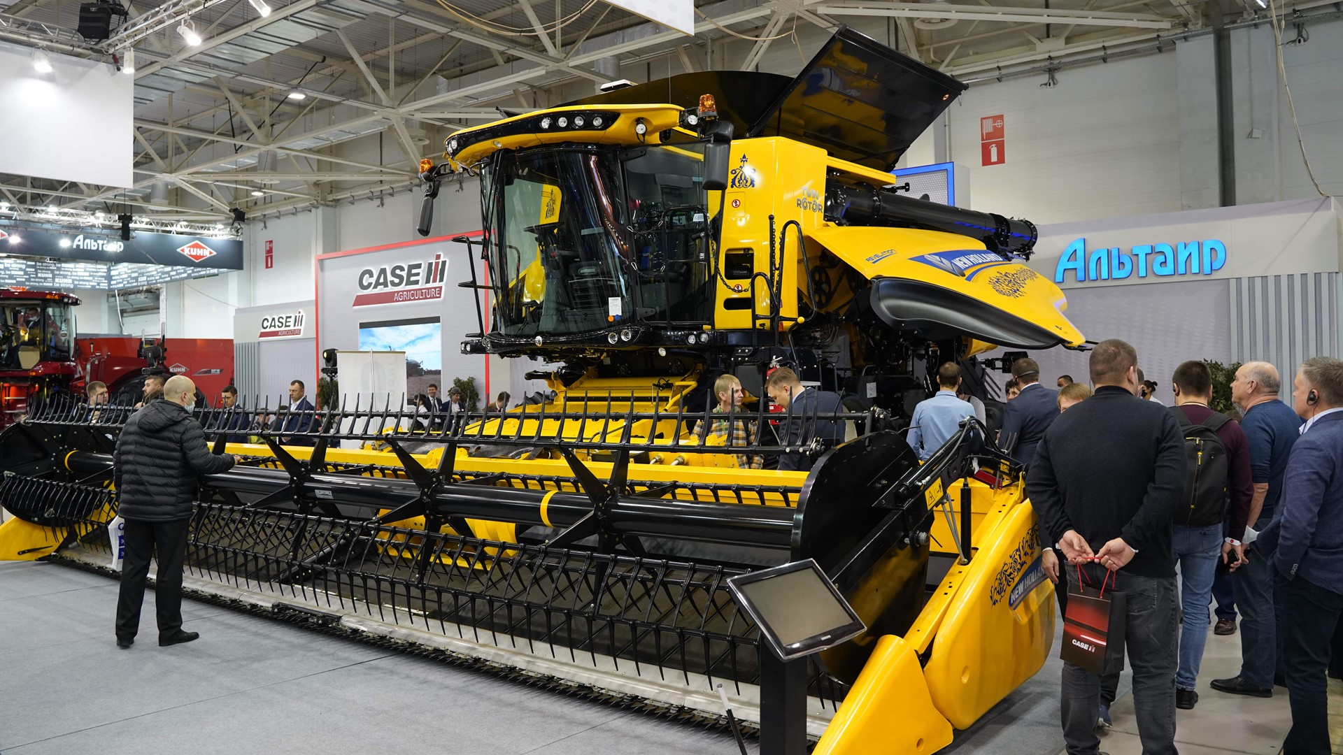 New Holland CR10.90 harvester