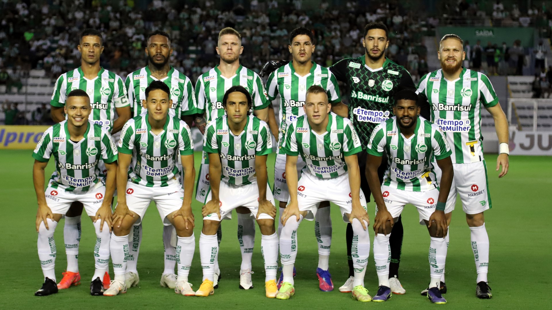 Time no Juventude na estreia da camisa com É tempo de mulher da New Holland