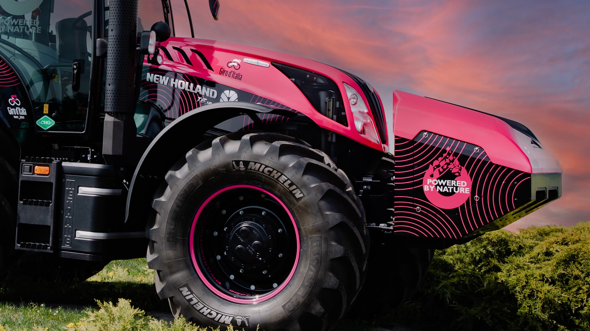 New Holland T6 Methane Power makes strong statement of sustainability during  Giro d’Italia 2022