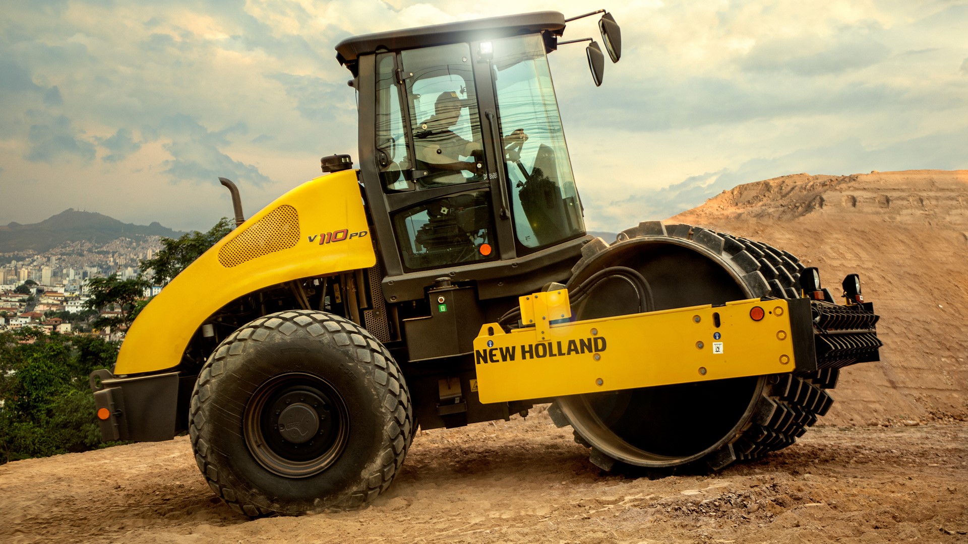 Novo rolo compactador New Holland V100PD