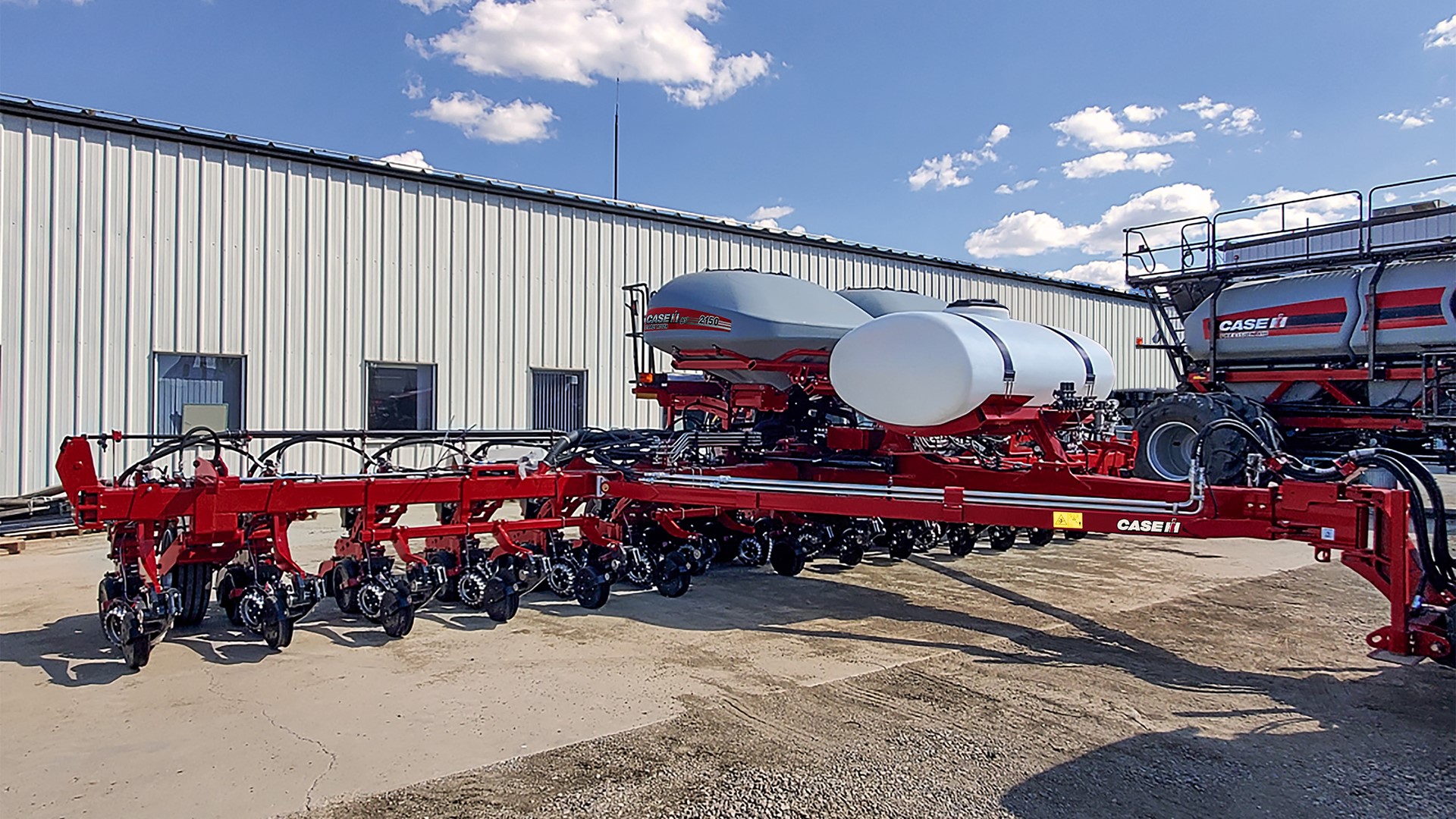 With 540 gallons of liquid fertilizer capacity and agronomic tank updates, producers can cover more acres between fills