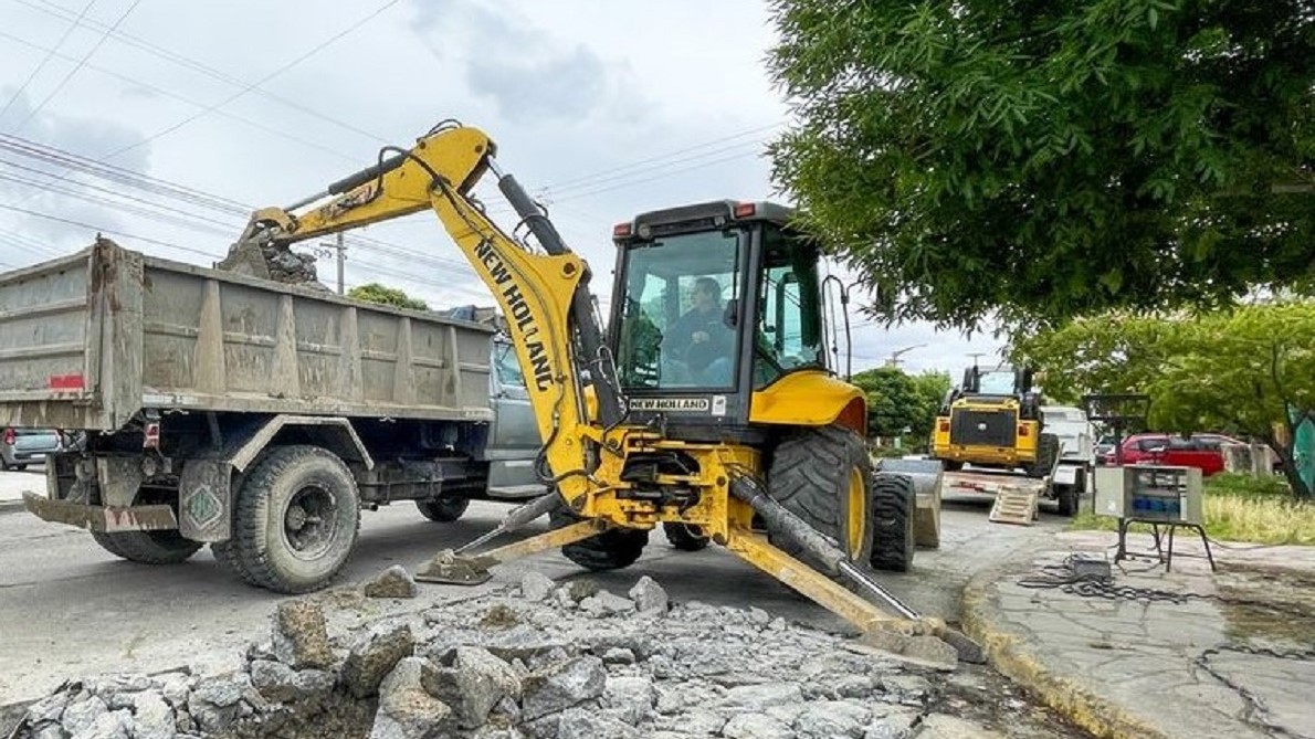 Las máquinas de New Holland Construction trabajan a todo terreno en Trelew