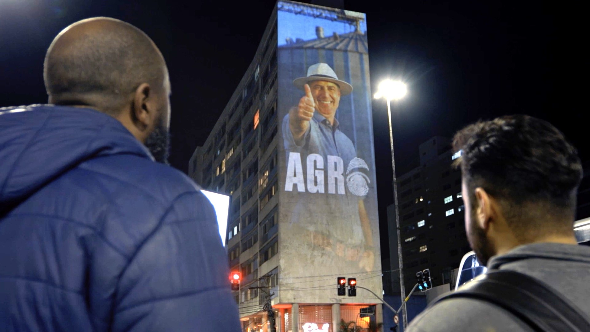 New Holland lan a campanha Agro a digital do Brasil com videoproje es em pr dios de S o Paulo