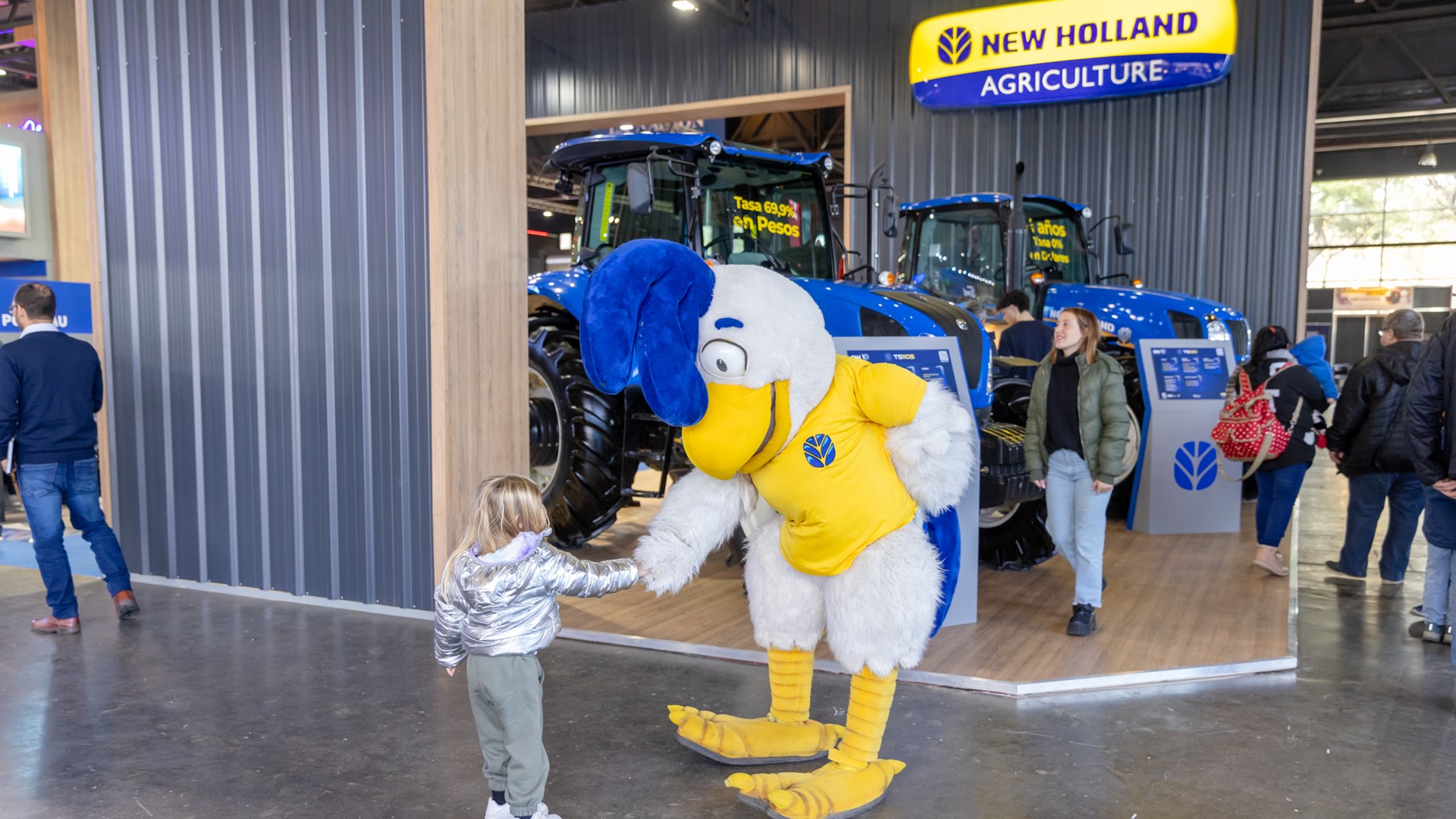 New Holland llega a Expo Rural con foco en la educaci n en la sustentabilidad y en la familia