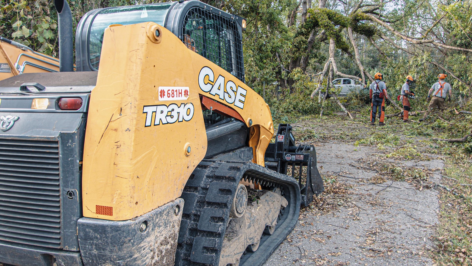 team-rubicon-brings-hurricane-relief-in-florida-with-help-from-case-construction-equipment-dealers