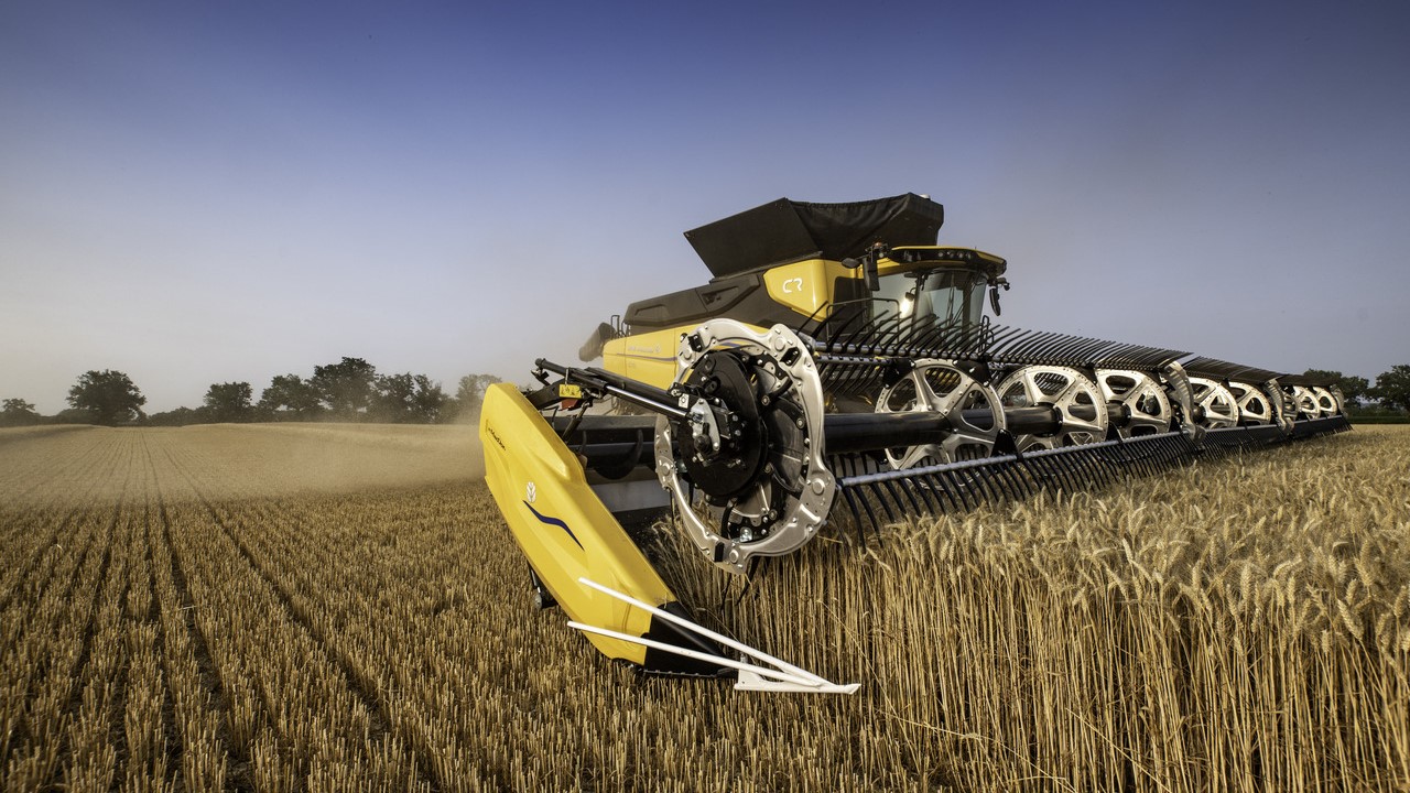 -updated-with-pictures--new-holland-previews-the-cr11--the-next-generation-flagship-combine