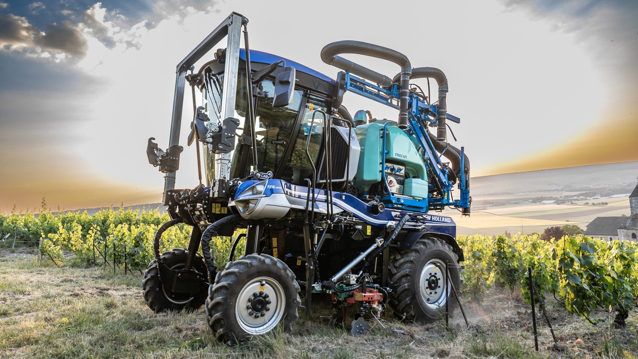 New Holland Straddle Tractor TE6 Range