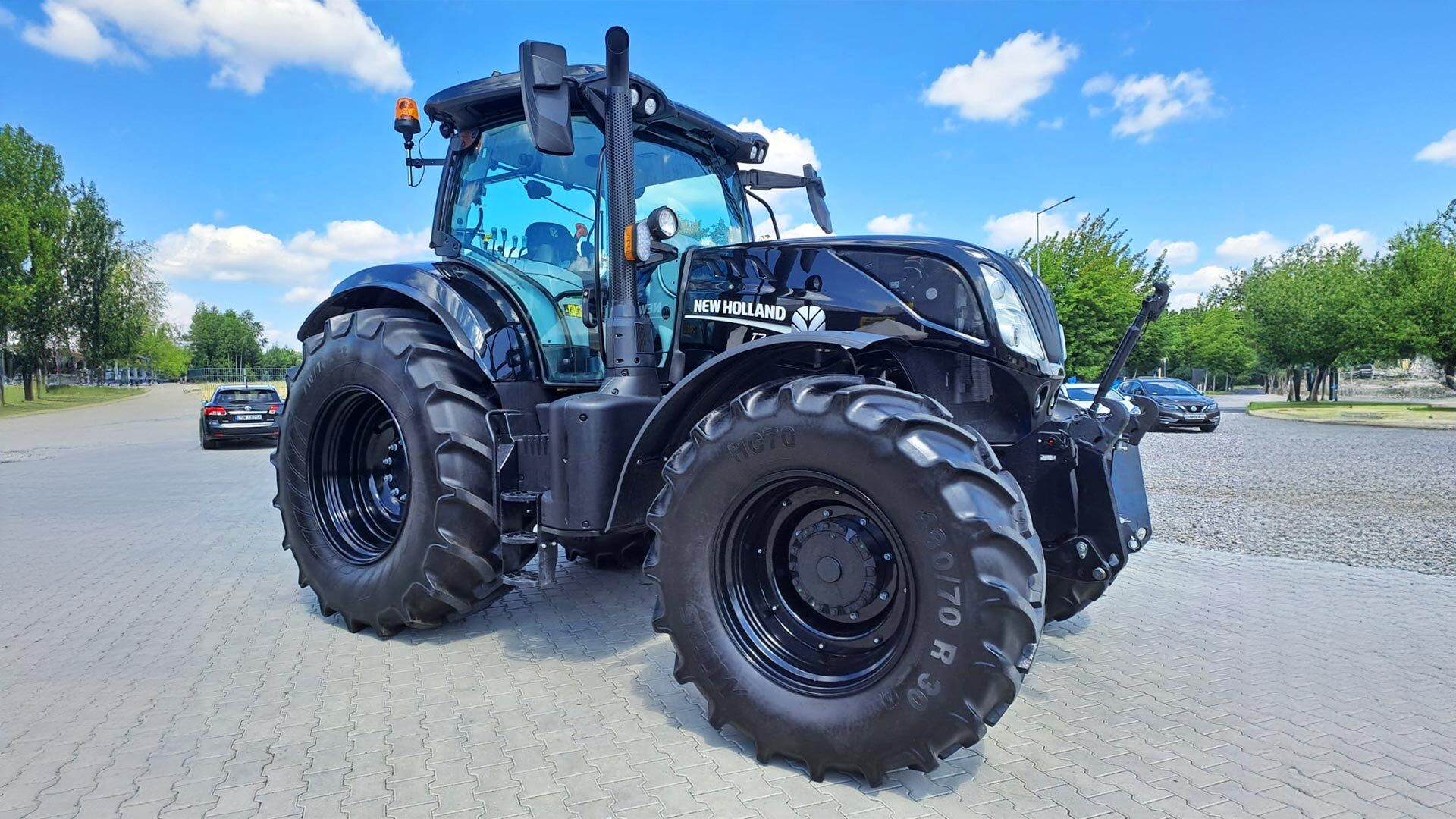 Firma Rolmax autoryzowany dealer marki New Holland otwiera zmodernizowany oddzia w Bia ce