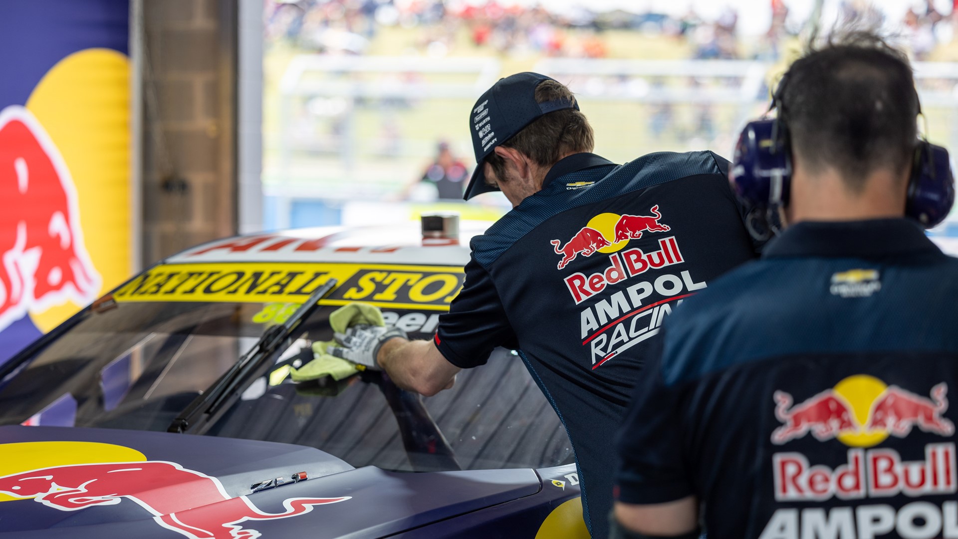 Workshop to pitstop New Holland technician experience revs up at Bathurst 1000