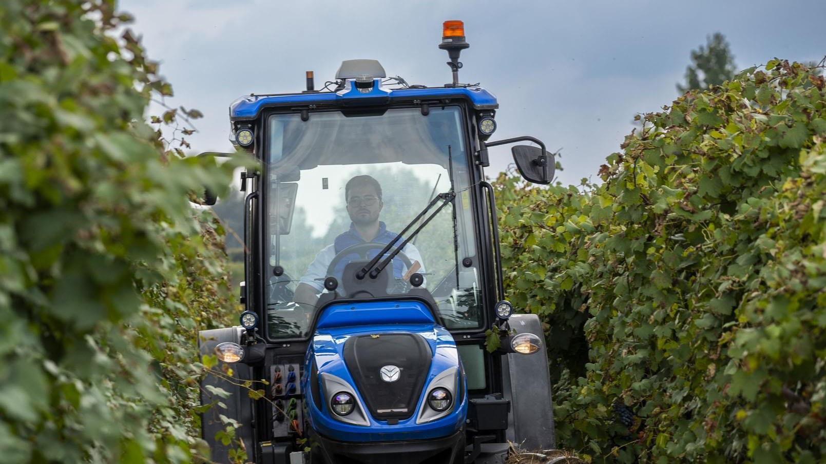 El sistema de guiado avanzado de New Holland para tractores especiales gana el premio EIMA a la innovaci n tecnica