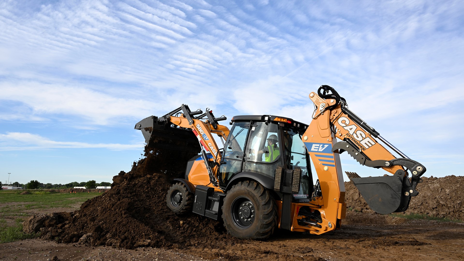 case-580ev-electric-backhoe-loader-earns-good-design--award