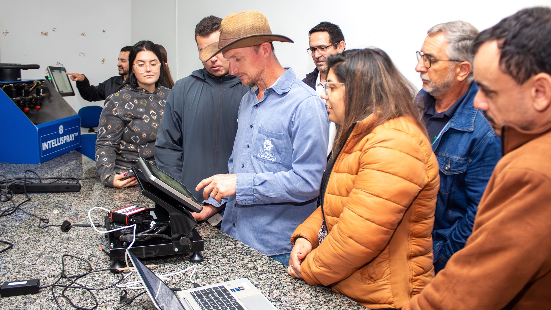 new-holland-desenvolve-aulas-de-agricultura-digital-para-colegios-agricolas-do-pr