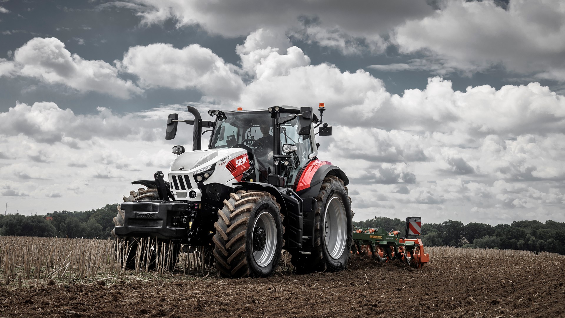 new-steyr--impuls-tractors-combine-compact-power-with-premium-comfort-and-intelligent-control