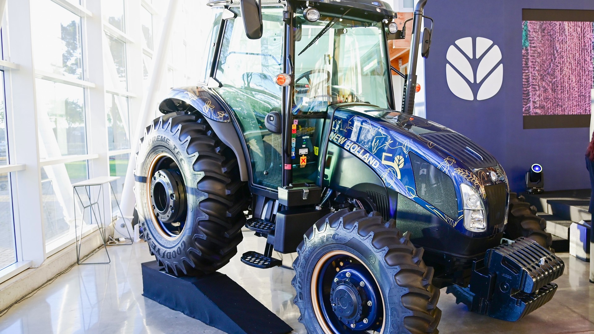 New Holland leiloa trator comemorativo e arrecada quase R 400 mil para o hospital pedi trico Pequeno Pr ncipe