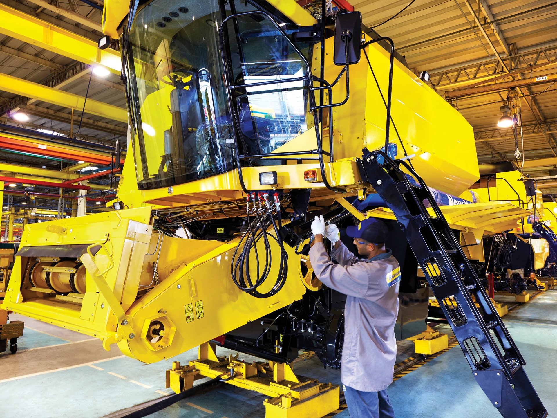 Production of a New Holland Agriculture combine harvester at CNH ...