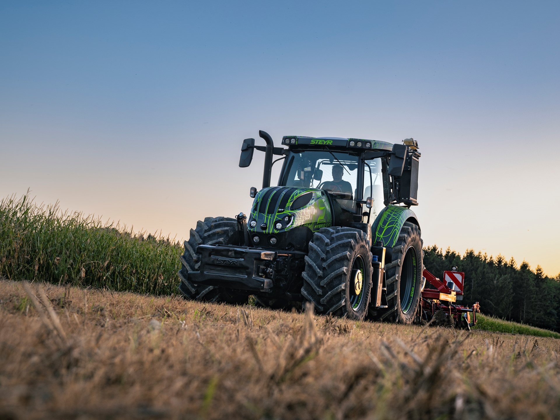 STEYR Hybrid tractor