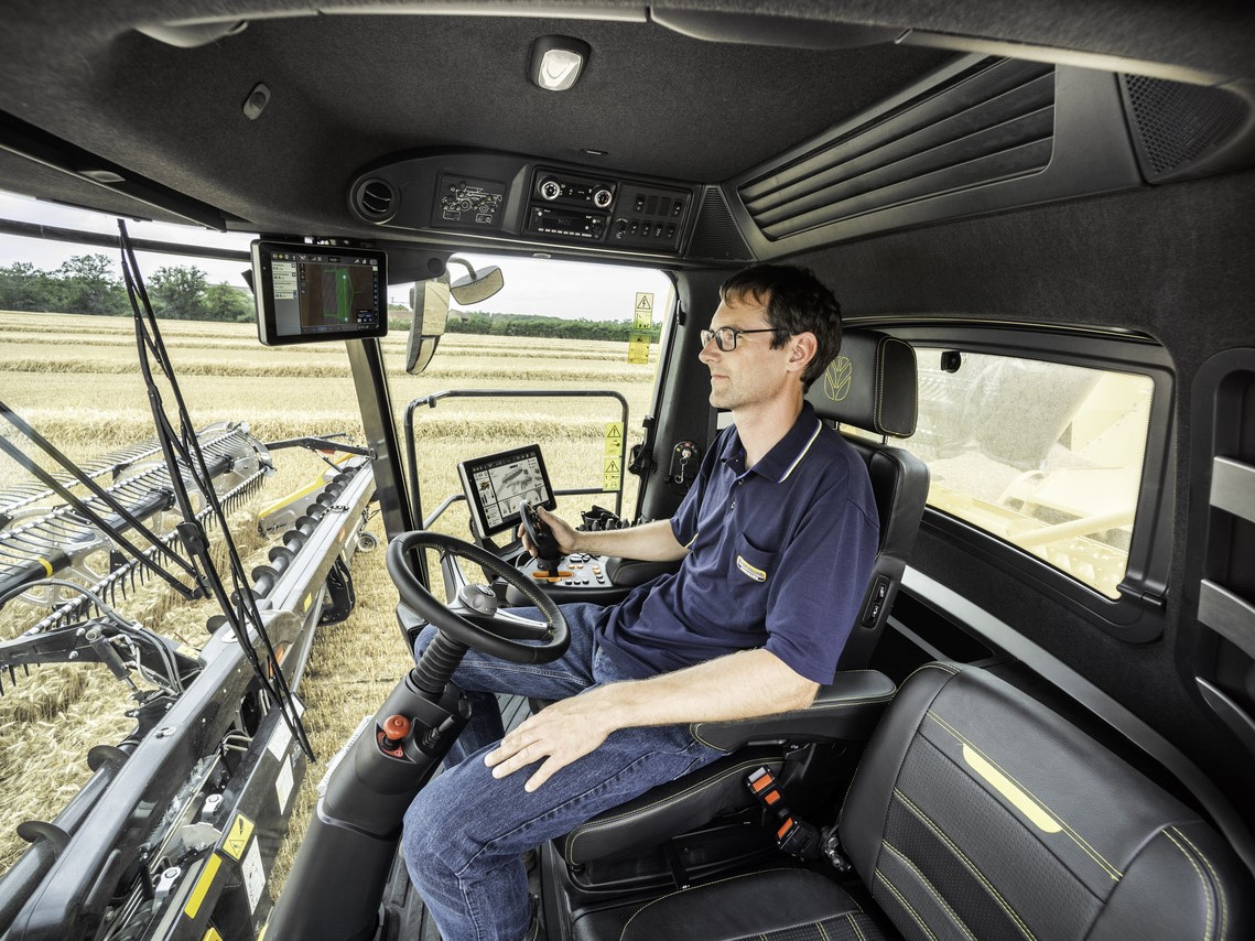 New Holland CR11