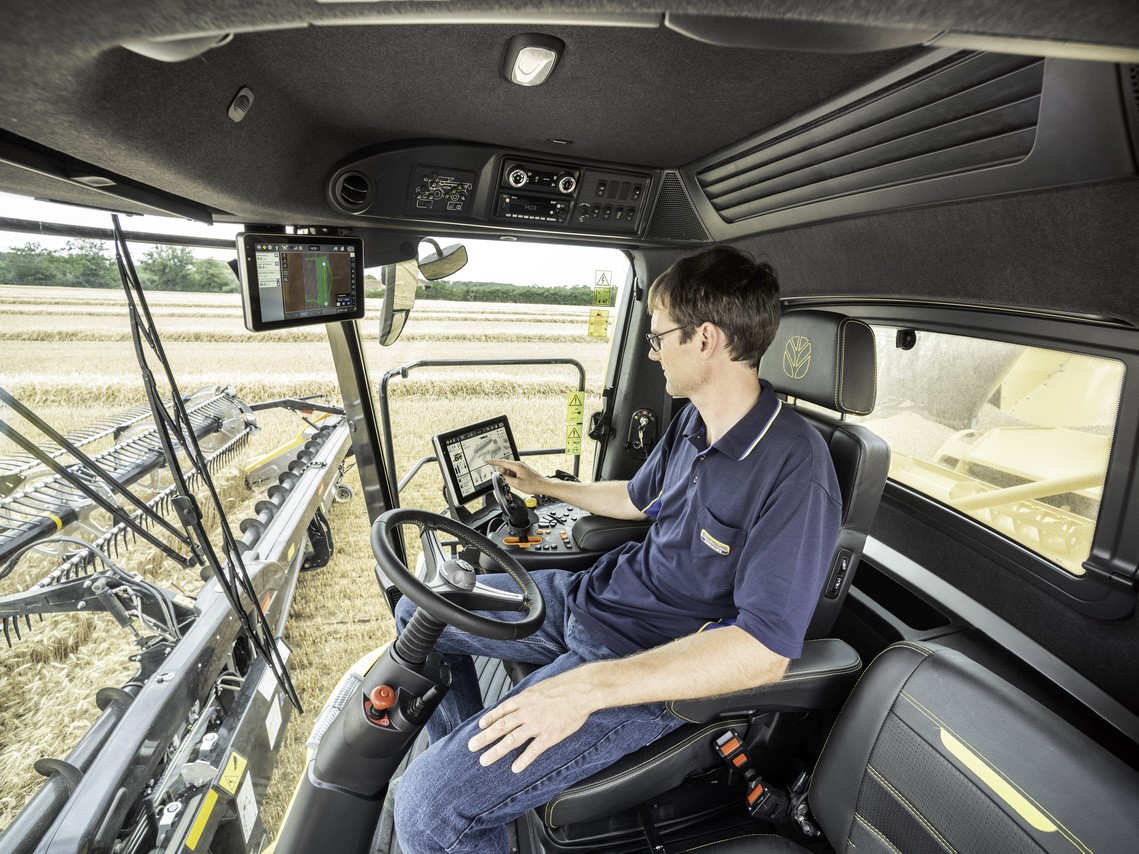 New Holland CR11