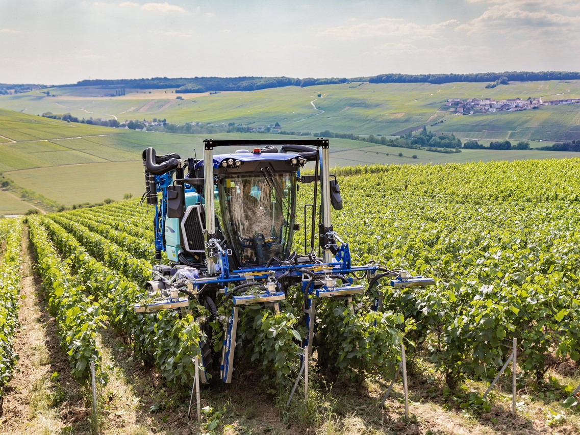New Holland Straddle Tractor TE6 Range