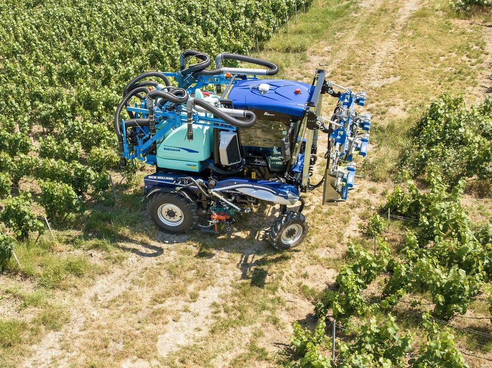 New Holland Straddle Tractor TE6 Range