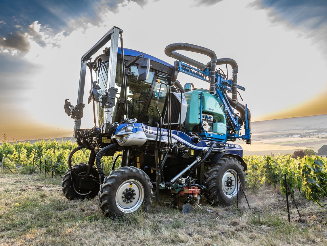 New Holland Straddle Tractor TE6 Range