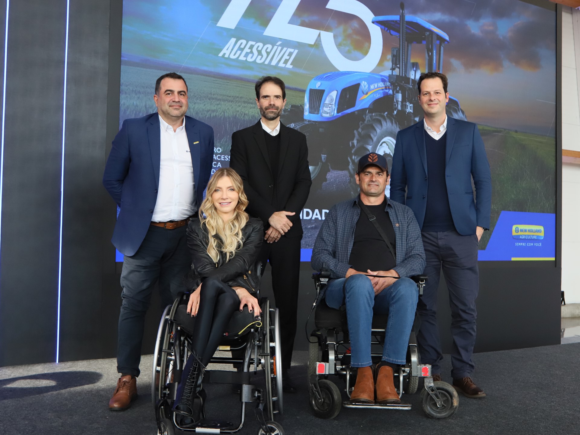 Back left to right Eduardo Kerbauy New Holland Agriculture vice president for Latin America Vitor Nardelli