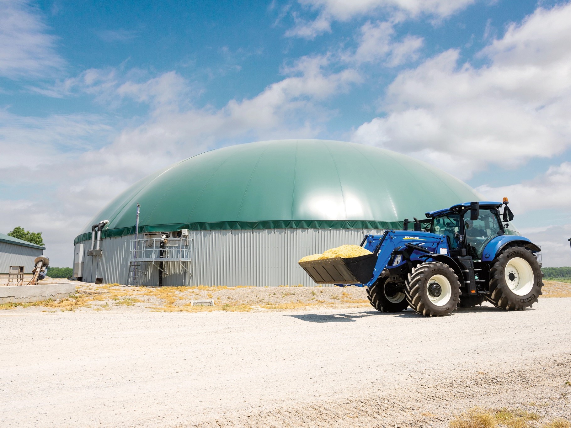 T6180 Methane Tractor and slurry lagoon