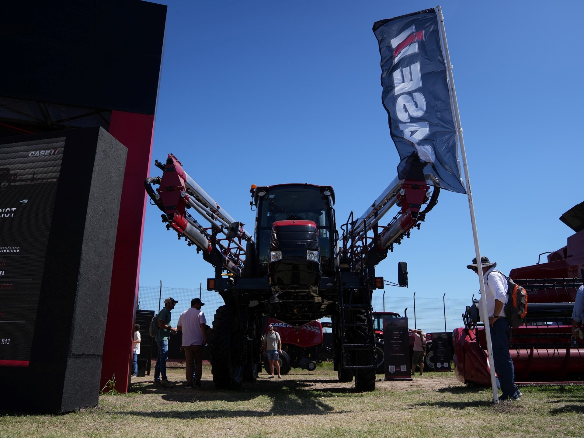 Pensado para el mercado argentino Case IH presenta la nueva configuraci n del Patriot 300 en Expoagro 2024