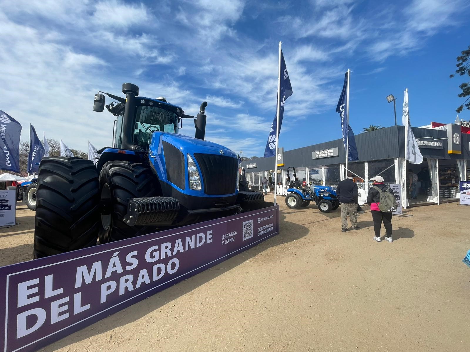 New Holland y Corporaci n de Maquinaria presentan el potente tractor T9 en Expo Prado 2024