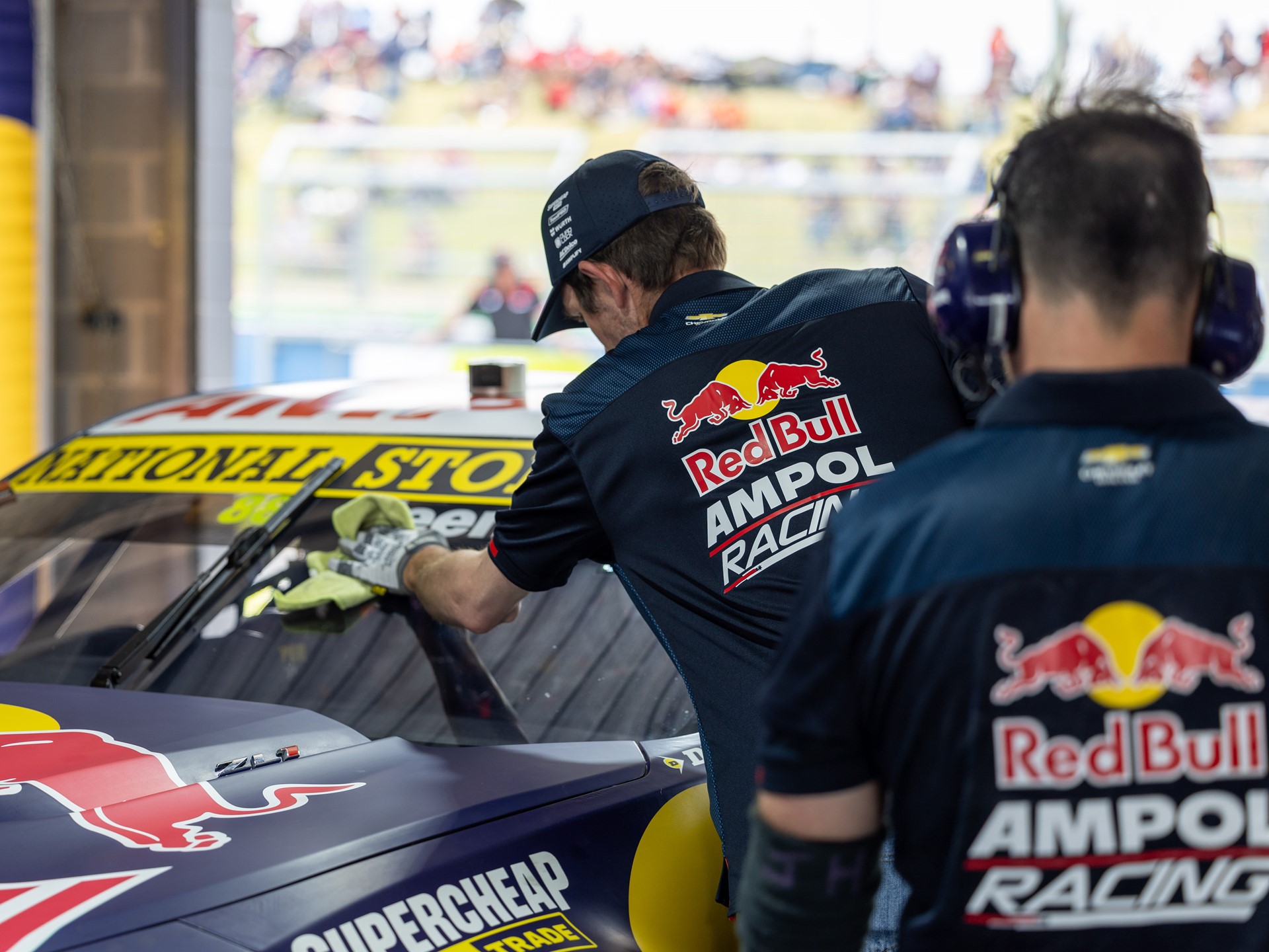 Workshop to pitstop New Holland technician experience revs up at Bathurst 1000