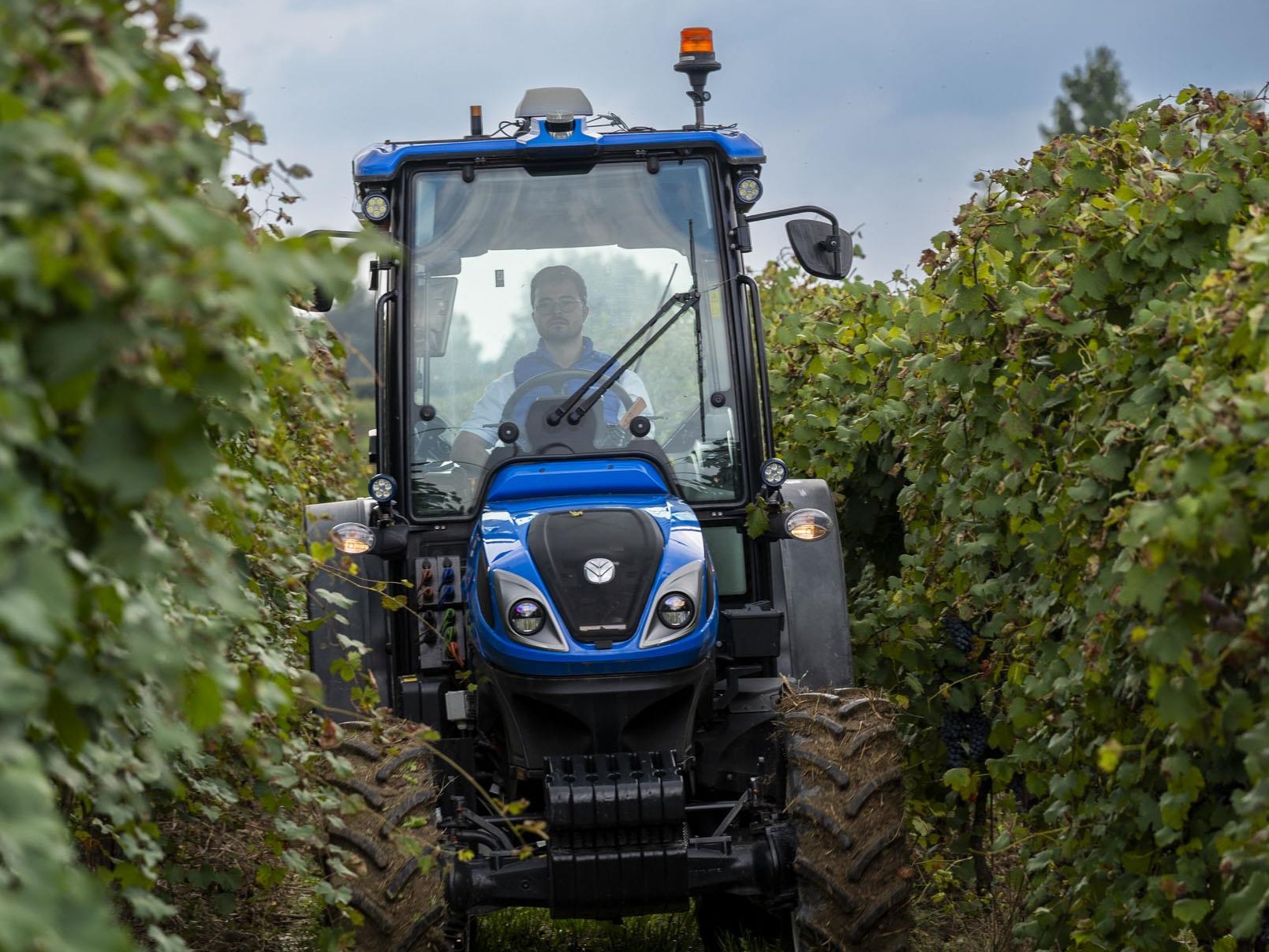 Sistema de orienta o avan ado da New Holland para tratores especiais ganha pr mio de inova o t cnica da EIMA
