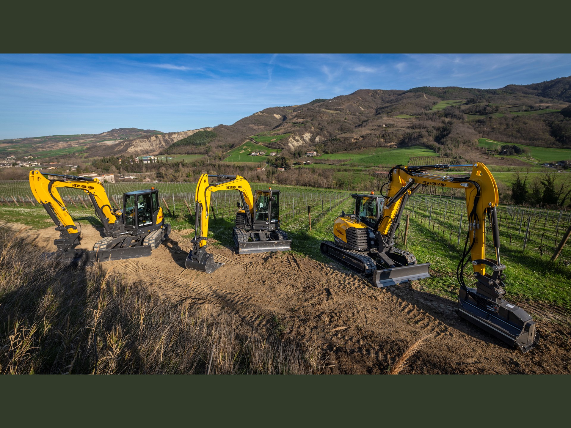 New Holland MIDI Excavator range