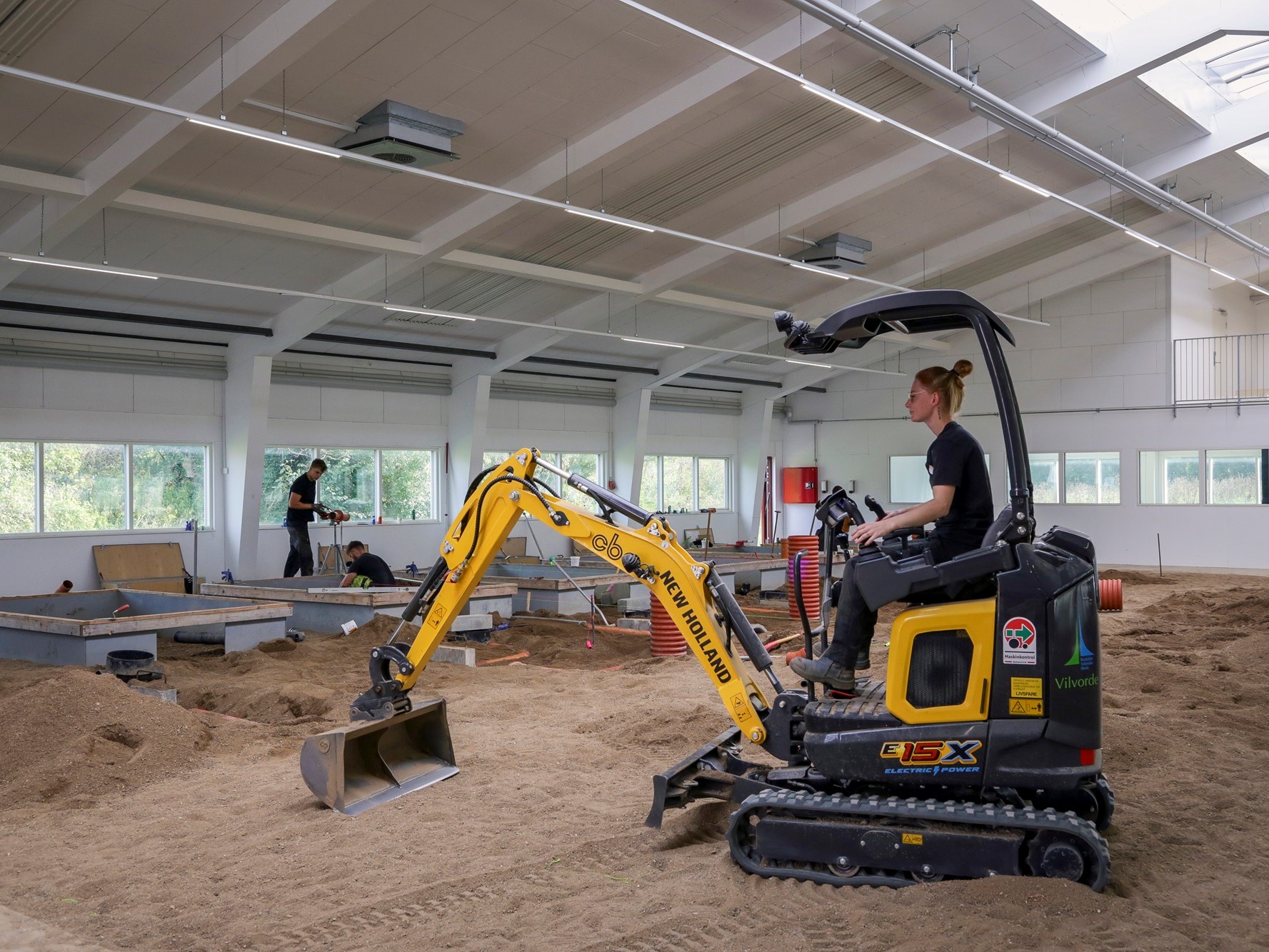 Electric wheel loader