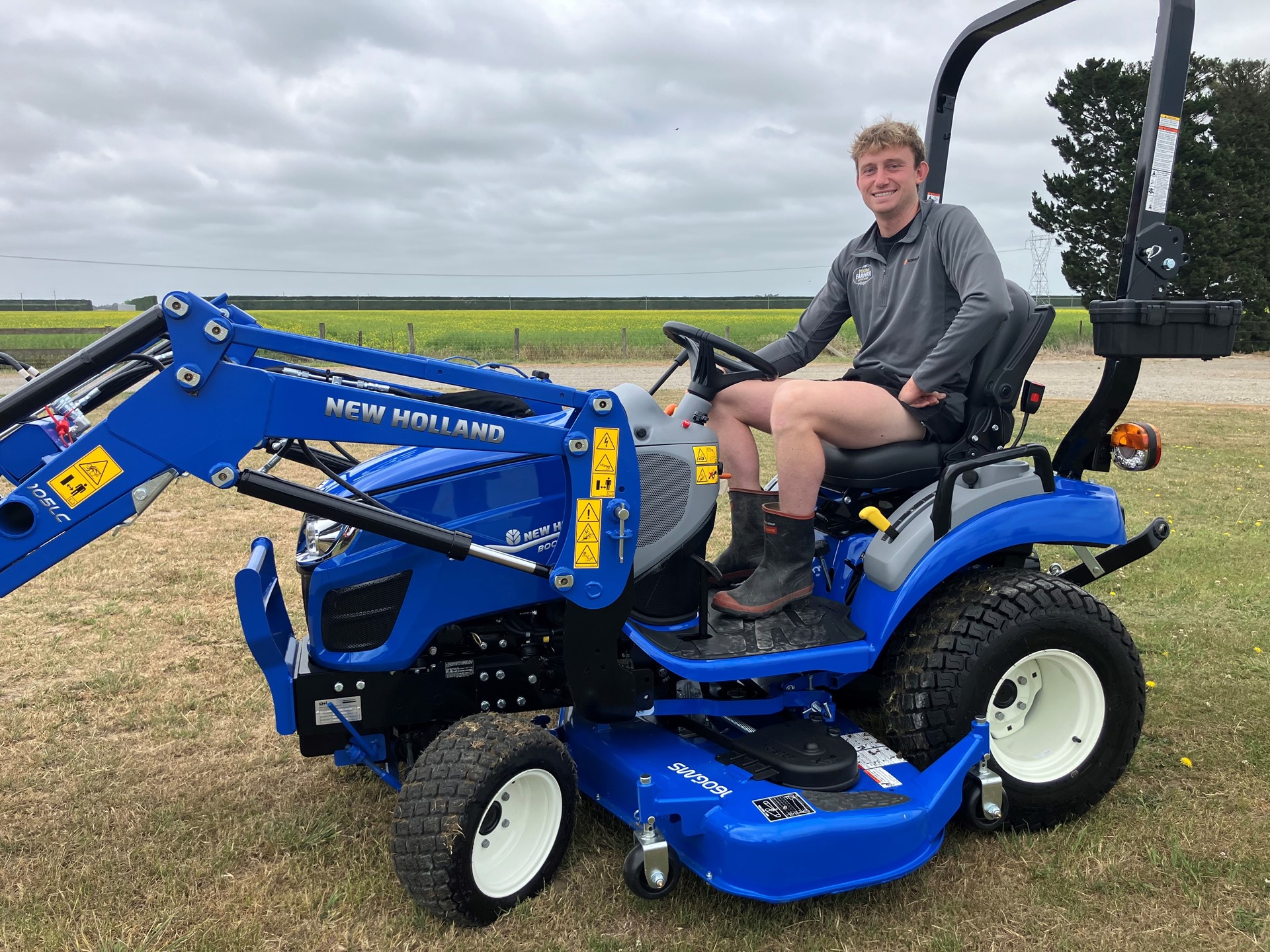 New Holland renews sponsorship of nation s Young Farmer of the Year award and celebrates with presentation of tractor pr