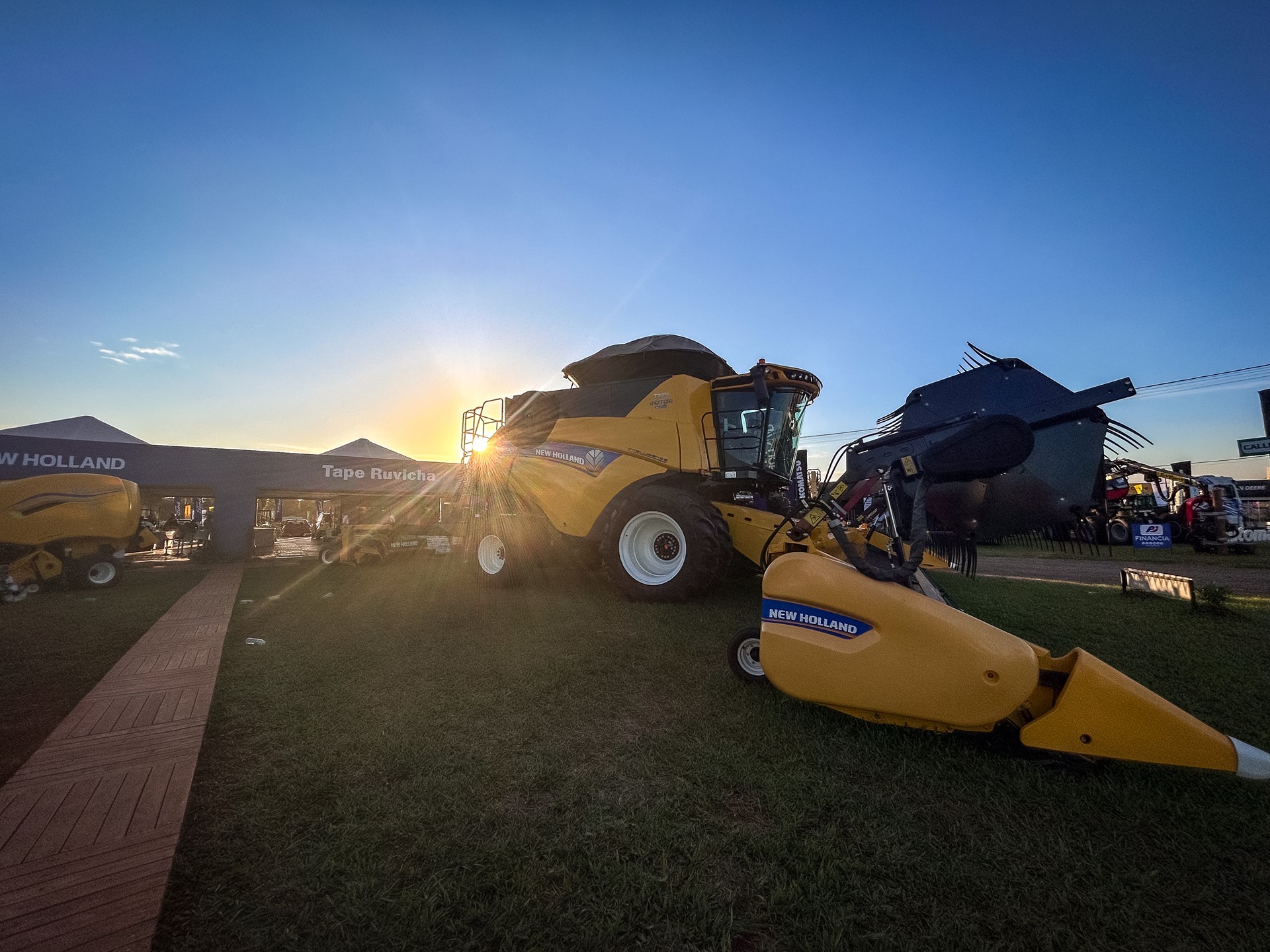 Toda la tecnolog a de los productos New Holland en Innovar 2025