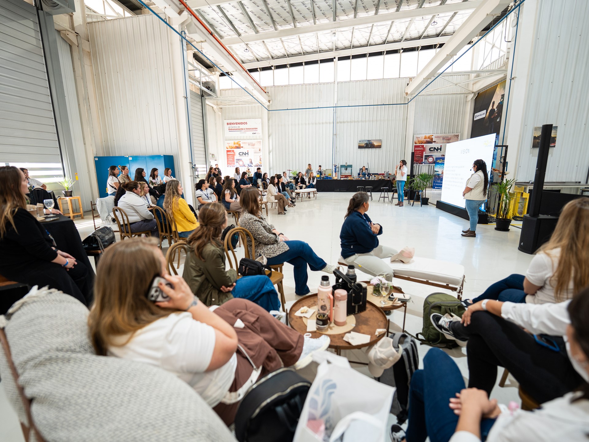 New Holland celebro el Dia de la Mujer Rural junto al programa Mujeres en Campana