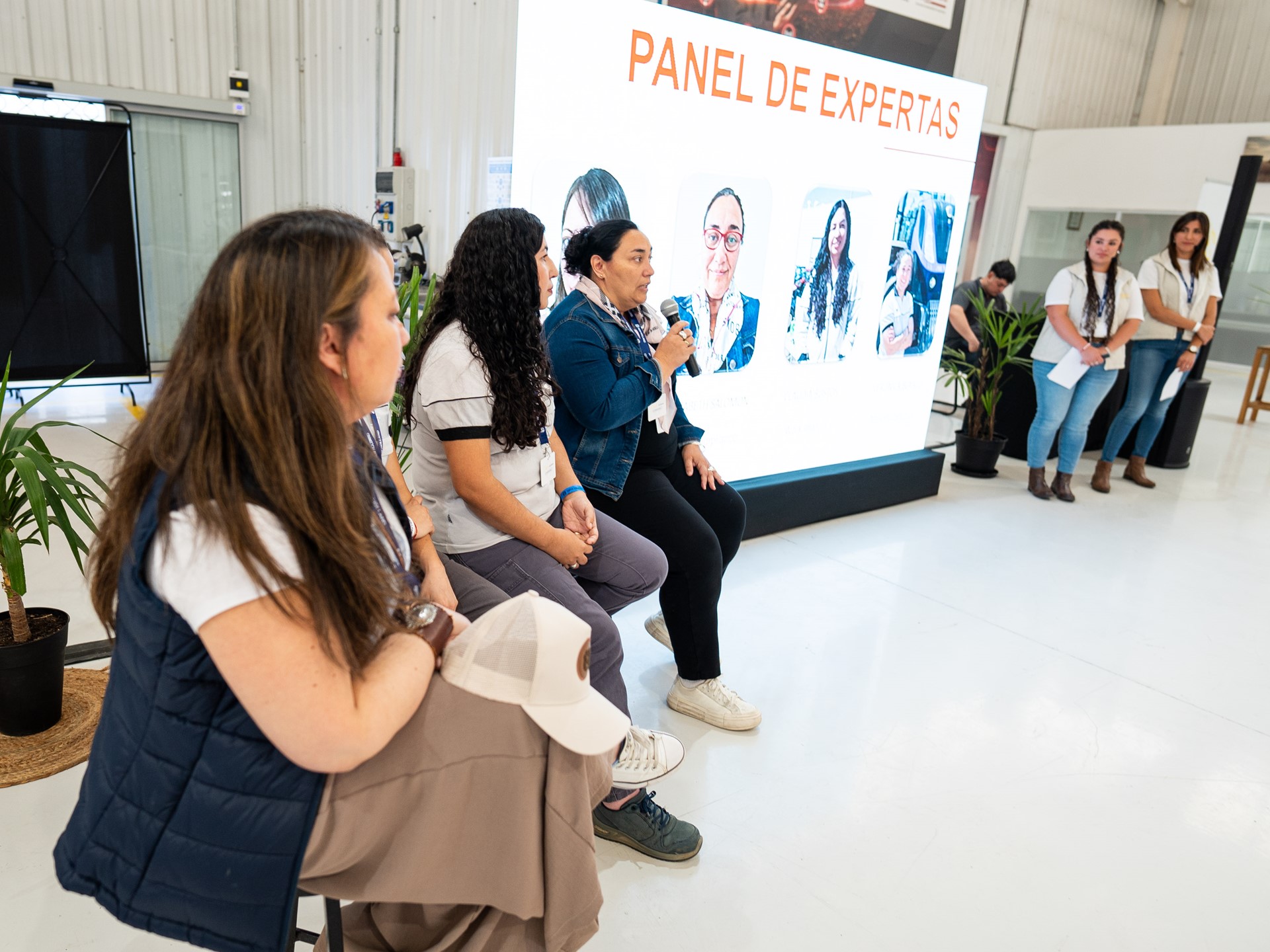 New Holland celebro el Dia de la Mujer Rural junto al programa Mujeres en Campana