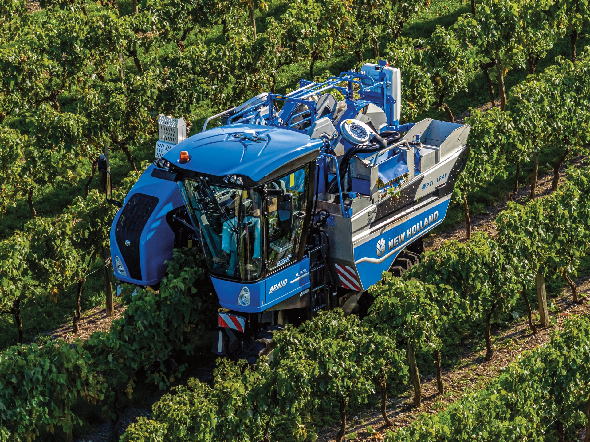 New Holland celebra 50 anos de inova o da linha Braud no SITEVI 2025