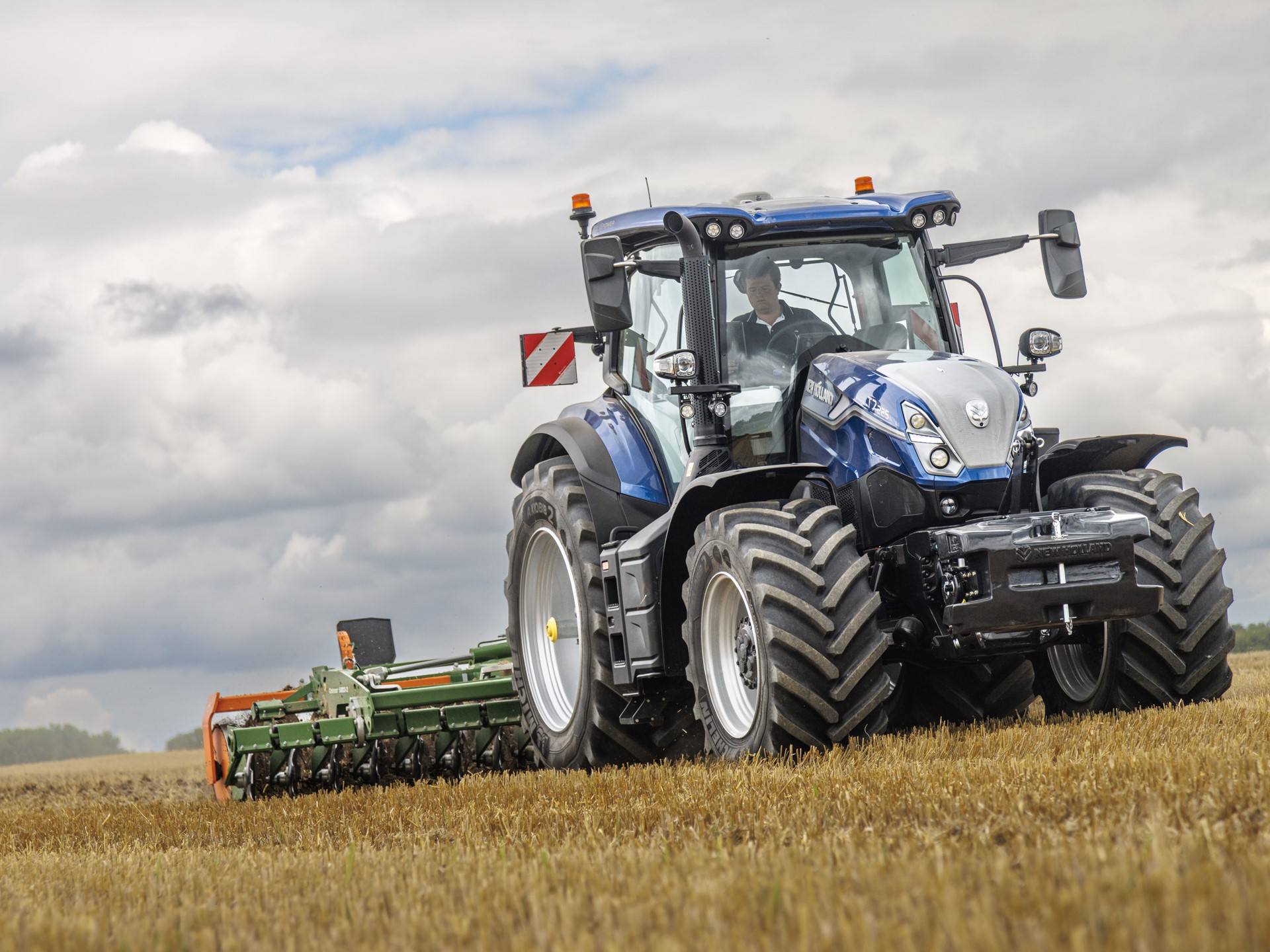 New Holland T7 Standard Wheelbase 2