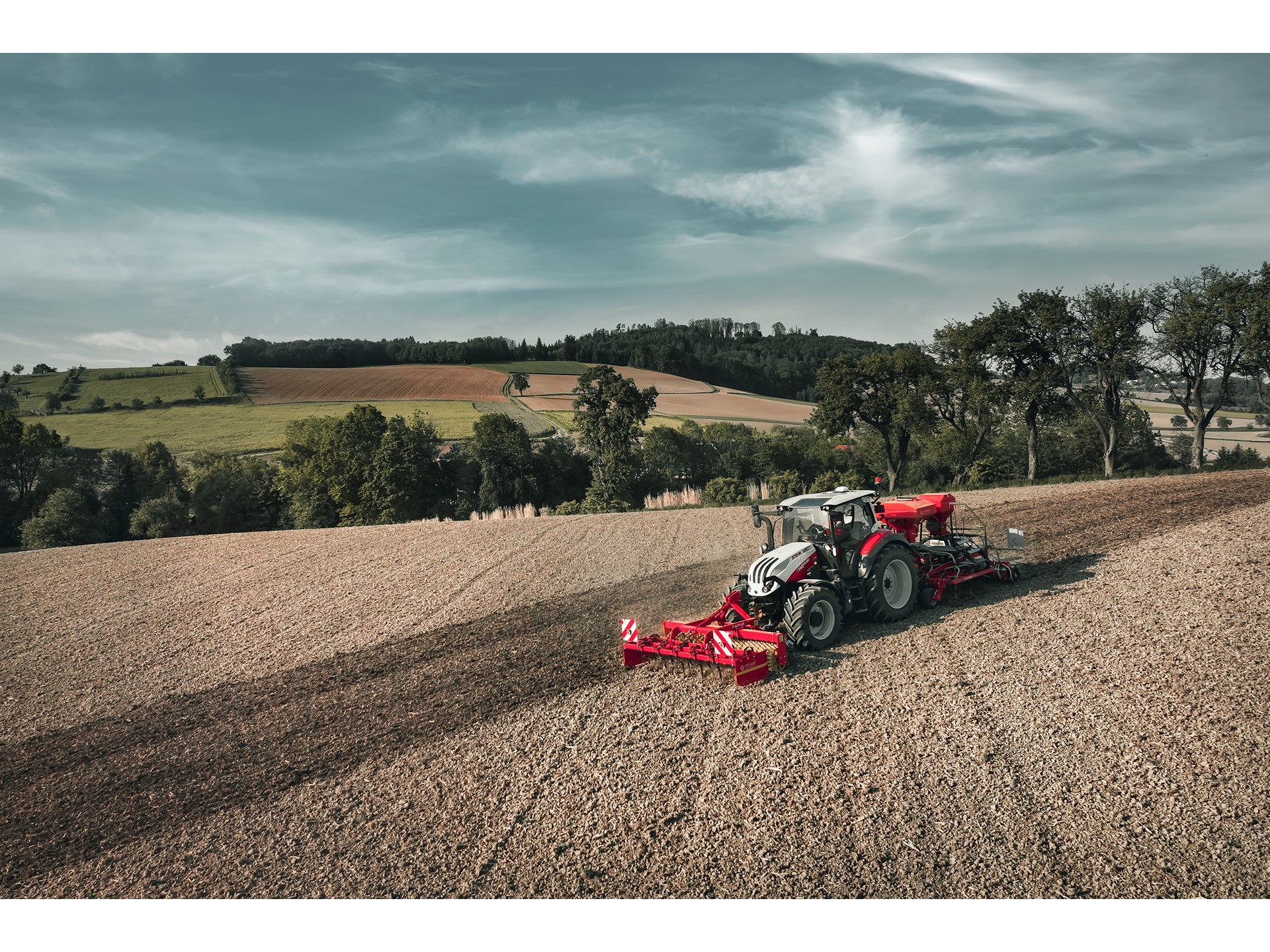 MORE CHOICE FOR STEYR EXPERT CUSTOMERS TWO TRANSMISSIONS AND THREE FEATURE PACKS