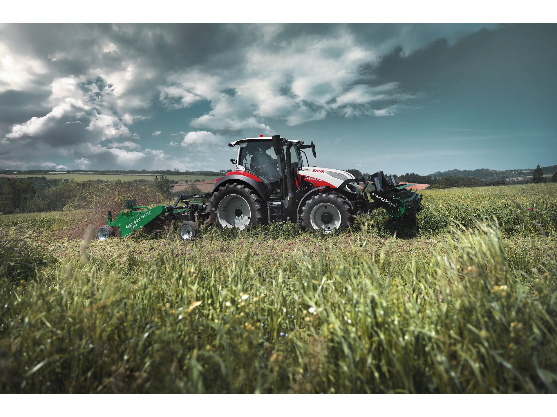 MORE CHOICE FOR STEYR EXPERT CUSTOMERS TWO TRANSMISSIONS AND THREE FEATURE PACKS