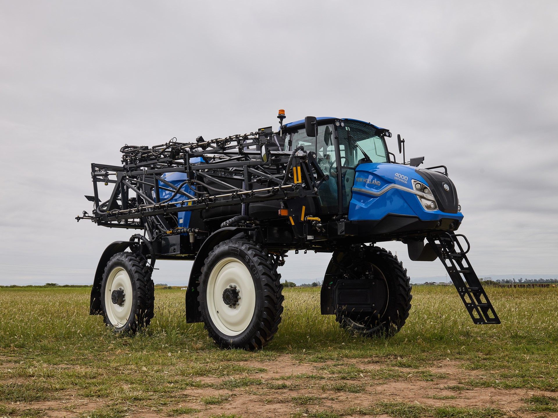Precision y alto rendimiento el nuevo pulverizador Defensor 4000 de New Holland que se presenta en Expoagro
