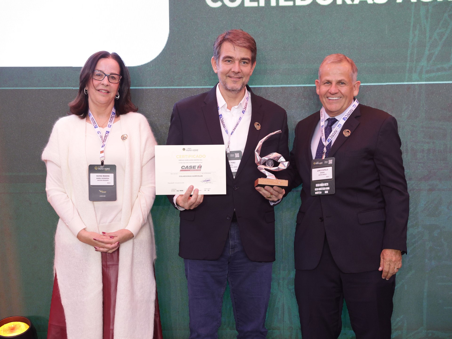 Quem representou a marca durante a cerim nia foi o diretor Comercial da Case IH Brasil Denny Perez