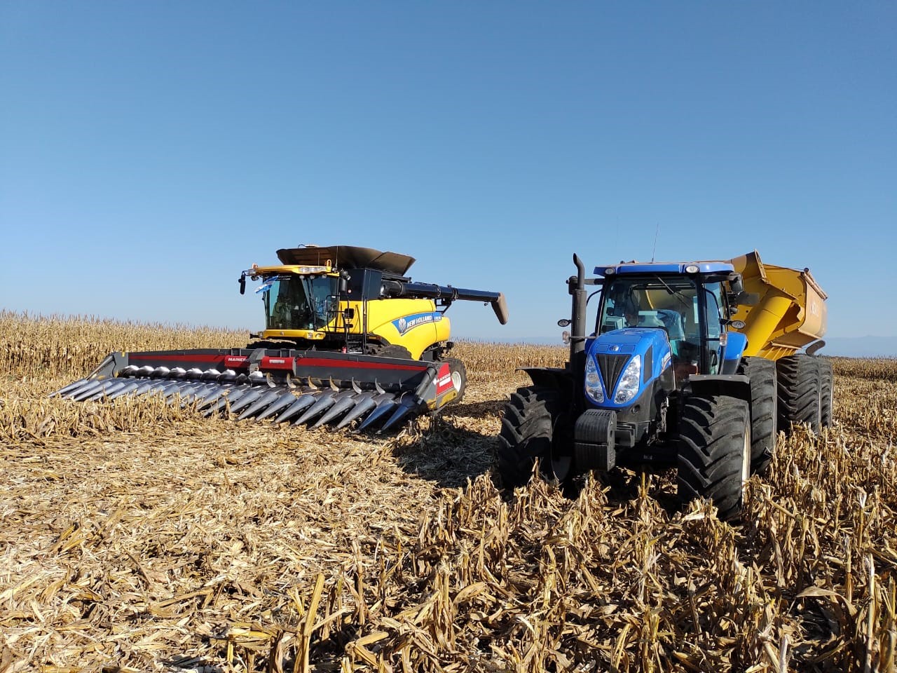 Con mas de 20 anos junto a New Holland la familia Vilas adquirio la cosechadora de doble rotor mas grande del mundo