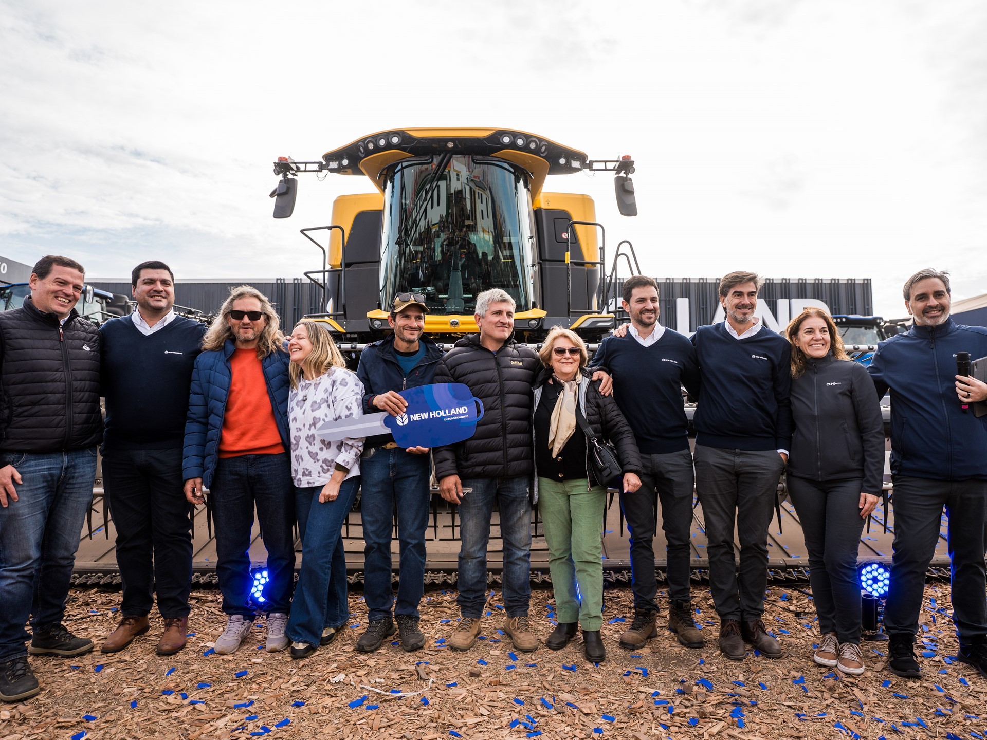 Con mas de 20 anos junto a New Holland la familia Vilas adquirio la cosechadora de doble rotor mas grande del mundo