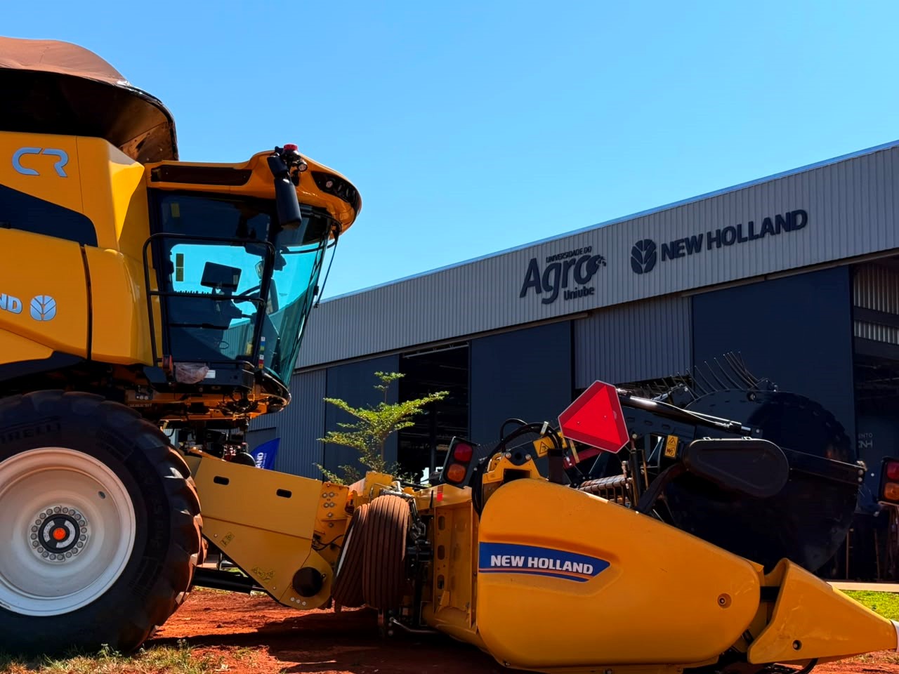 New Holland inaugura Centro de Treinamento na Cidade do Agro para capacitar alunos de cursos ligados agricultura