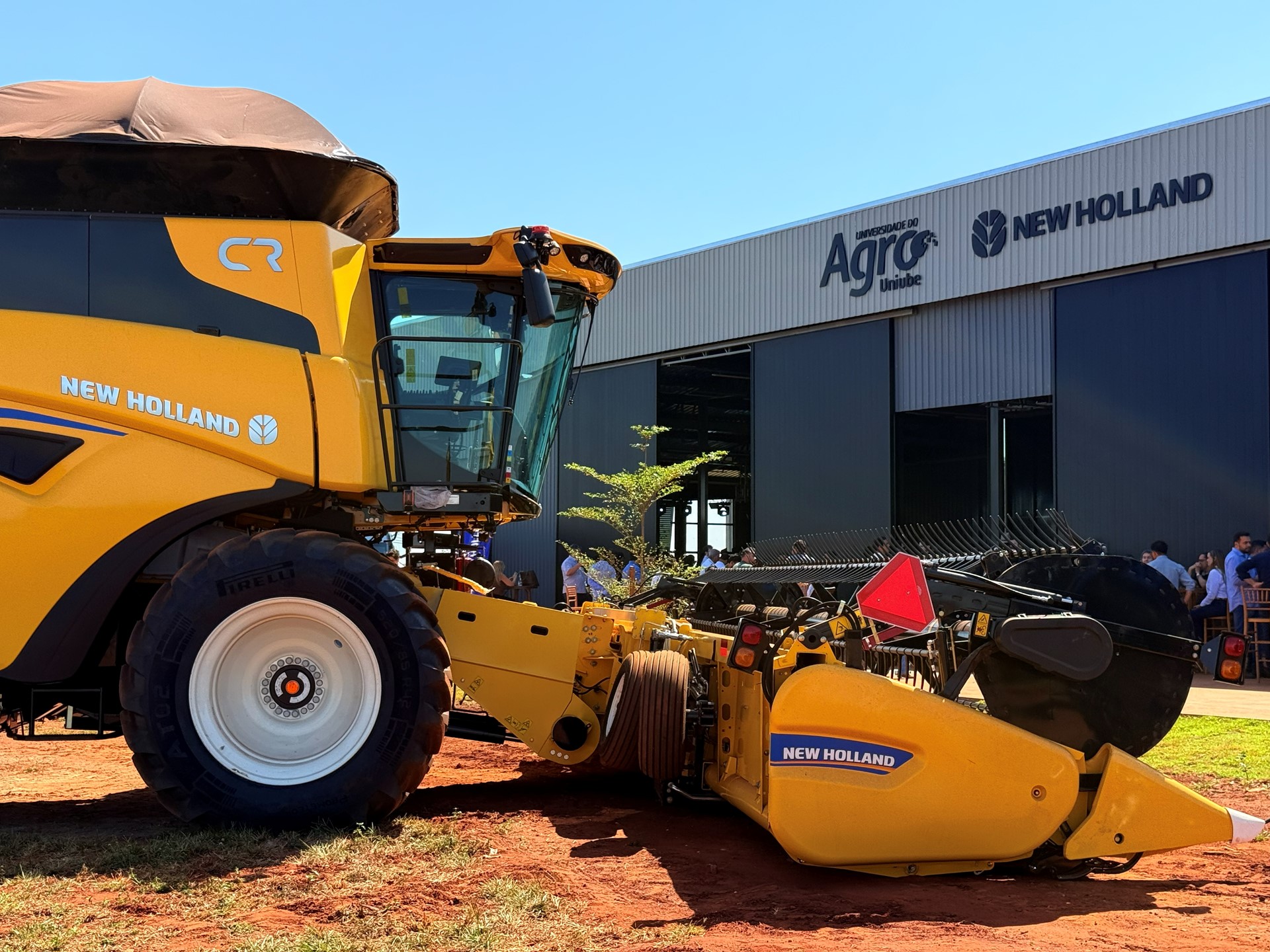New Holland inaugura Centro de Treinamento na Cidade do Agro para capacitar alunos de cursos ligados agricultura